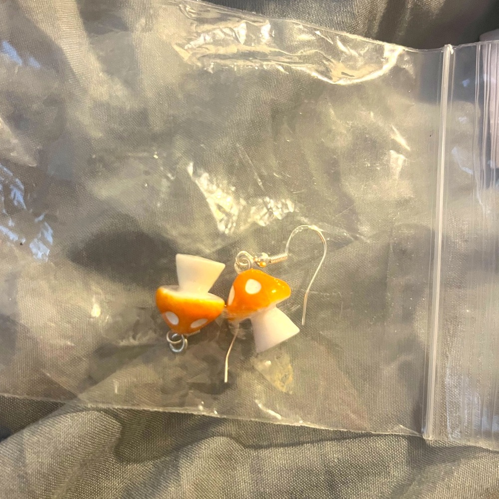 NEW orange mushroom earrings 🍄🧡